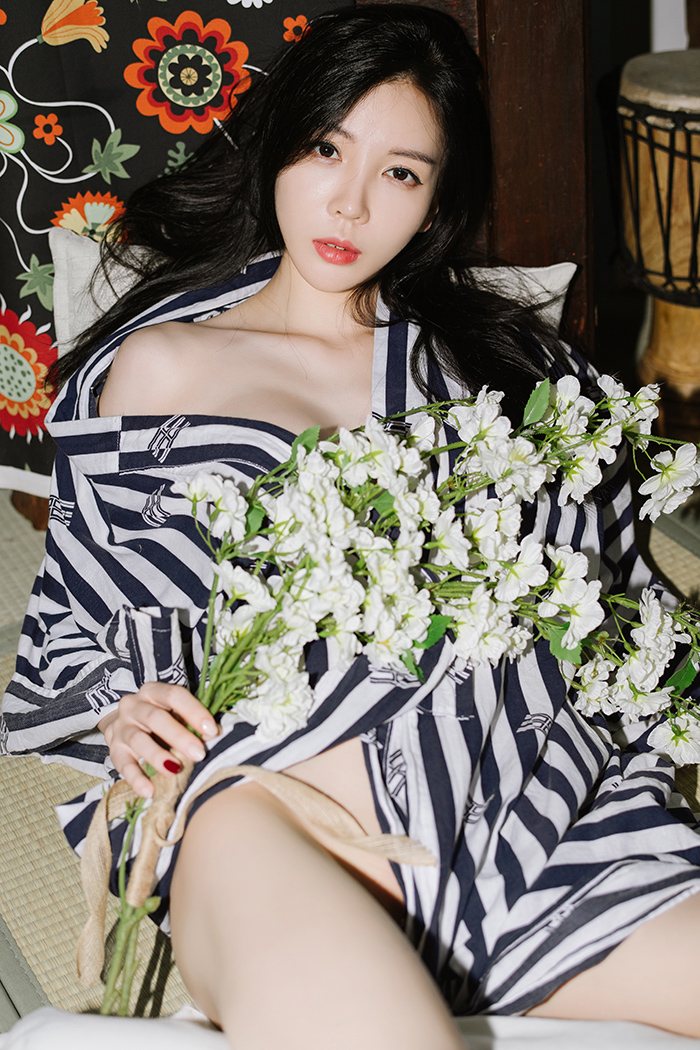 Korean girl model Kim white sling(1)
